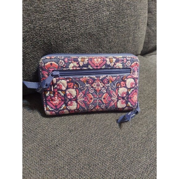 VERA BRADLEY RFID TURNLOCK WALLET‎ MAGENTA MEDALLIONS Rare - Picture 7 of 11